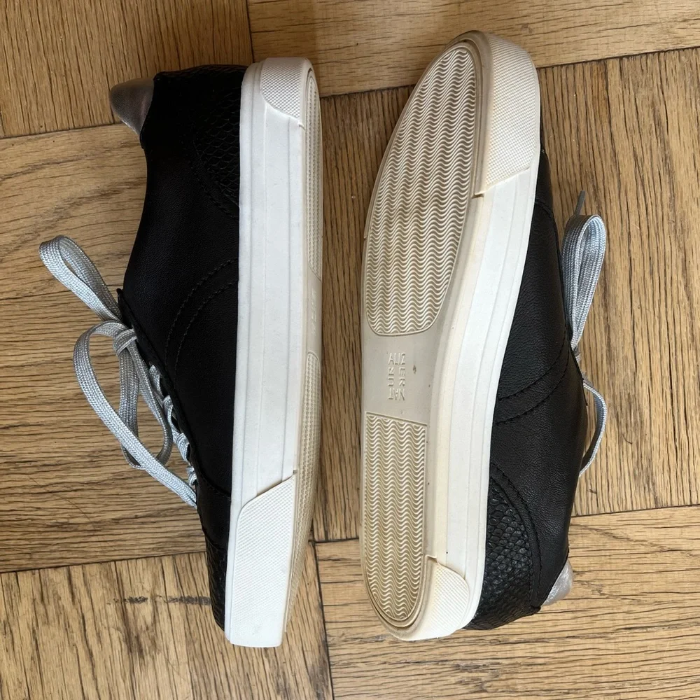 Brand new! Never worn! In the box! Naturalizer 8W - Picture 3 of 5